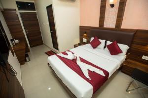 Postel nebo postele na pokoji v ubytování Hotel J D Residency