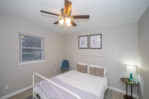 Gallery image of Spacious and Cozy 2BR with Parking in Durham