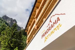 Nespecifikovaný výhled na hory nebo výhled na hory při pohledu z hotelu