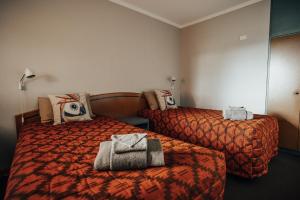 מיטה או מיטות בחדר ב-Seasons Hotel Newman
