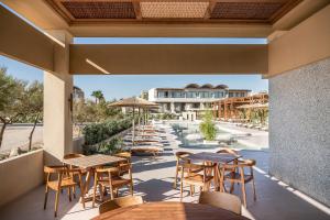 Reštaurácia alebo iné gastronomické zariadenie v ubytovaní Avra Imperial Hotel