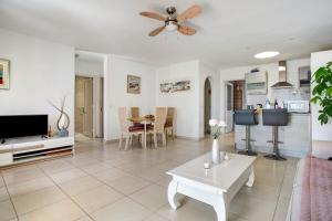 a living room with a tv and a table at Puerto Chico P in Playa Blanca