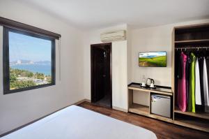 TV a/nebo společenská místnost v ubytování Golden Lotus Hotel