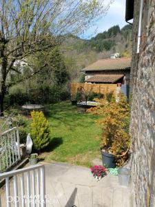 a view of a yard from the balcony of a house at GÎTE AU TILLEUL pour 8 personnes in Mariac