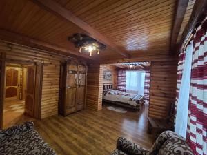 Postel nebo postele na pokoji v ubytování Гуцульська хата