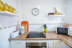 A kitchen or kitchenette at Apartamento en Ronda Ocho Caños con Wifi