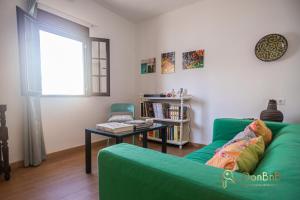 A seating area at Apartamento en Ronda Ocho Caños con Wifi