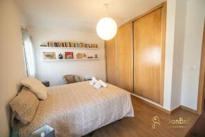 A bed or beds in a room at Apartamento en Ronda Ocho Caños con Wifi