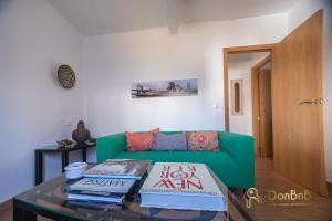 A seating area at Apartamento en Ronda Ocho Caños con Wifi