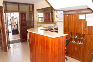 a kitchen with wooden cabinets and a counter top at Pensión La Palma in El Puerto de Santa María