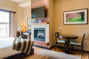 Gallery image of Silver Creek Lodge in Canmore