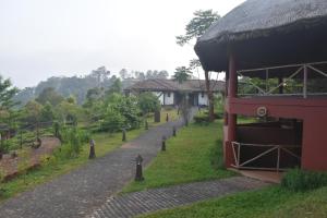 Taman di luar Jeevess Retreat Wayanad