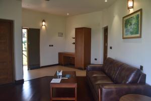 Ruang duduk di Jeevess Retreat Wayanad