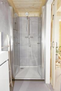 Koupelna v ubytování Tiny House Lantliv Oostkapelle, bij de boer