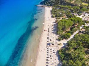 an aerial view of a beach with a group of chairs at Pigna Felice Punta Ala in Punta Ala