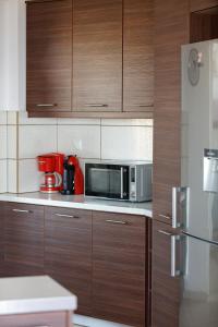 Η κουζίνα ή μικρή κουζίνα στο Vourvahis Seaview Apartments