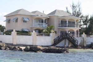 Gallery image of Triplets on the Bay in Montego Bay