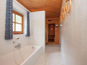Fotografie z fotogalerie ubytování Chalet in Maria Alm in ski area with sauna v destinaci Maria Alm am Steinernen Meer