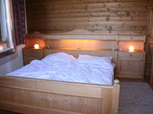 Säng eller sängar i ett rum på Chalet in Hopfgarten Brixental in ski area