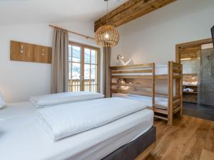 Posteľ alebo postele v izbe v ubytovaní Chalet in Bad Hofgastein near Ski Slopes