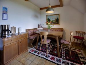 Galeriebild der Unterkunft Apartment in Mooswald in Carinthia with pool in Fresach