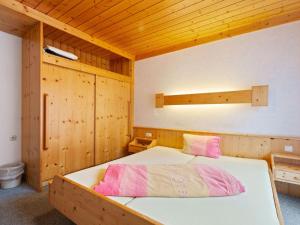 Posteľ alebo postele v izbe v ubytovaní Apartment in Saalbach near Ski Slopes