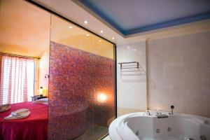 Koupelna v ubytování Anastazia Luxury Suites & Spa