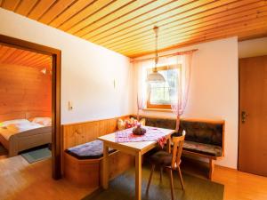 Postel nebo postele na pokoji v ubytování Mountain-view Apartment in Ramsau