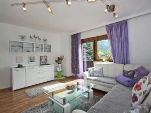 Posezení v ubytování Apartment in Stumm near Ski Slopes