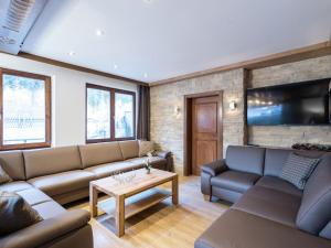 Lovely Chalet in Saalbach Hinterglemm with saunaにあるシーティングエリア