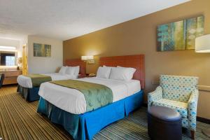 a hotel room with two beds and a chair at Quality Inn Ashburn in Ashburn +36 photos