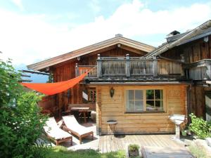 Vonkajšia záhrada v ubytovaní Attractive chalet right on the piste with sauna