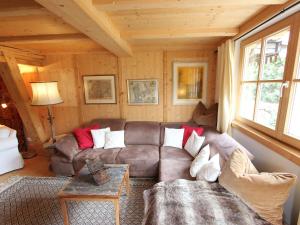Posedenie v ubytovaní Attractive chalet right on the piste with sauna + 23 fotografií