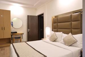 Postel nebo postele na pokoji v ubytování Hotel Supreme - Cuffe Parade