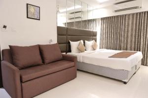 Postel nebo postele na pokoji v ubytování Hotel Supreme - Cuffe Parade