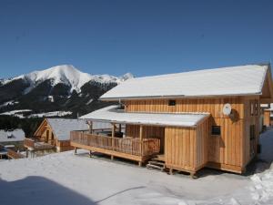 Chalet in Hohentauern with hot tub and sauna v zime