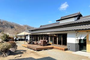 Casa con terraza y patio en 八ヶ岳FUJIYAMAテラス寛道, en Hokuto