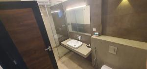 Bilik mandi di Hotel Kandyan View ''Free pickup from Kandy city''