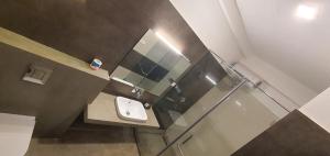 Bilik mandi di Hotel Kandyan View ''Free pickup from Kandy city''