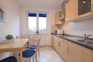 Küche/Küchenzeile in der Unterkunft Waterkant Wohnung 19 - Klabautermann