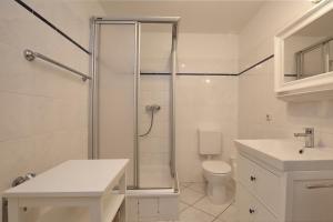 Ein Badezimmer in der Unterkunft Waterkant Wohnung 19 - Klabautermann