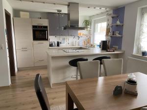 Η κουζίνα ή μικρή κουζίνα στο Ferienwohnung Monika +16 φωτογραφίες