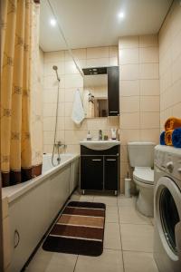 a bathroom with a tub and a sink and a toilet at Апартаменты в 10мин от м4 in Voronezh