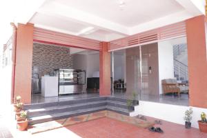 Kuchyň nebo kuchyňský kout v ubytování Sai Inn Mysore