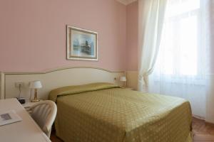 Postel nebo postele na pokoji v ubytování Hotel Maderno