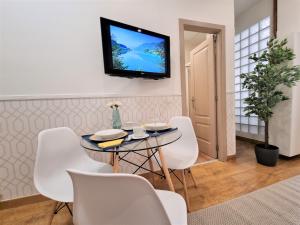 TV a/nebo společenská místnost v ubytování APARTAMENTOS SAN ANDRES