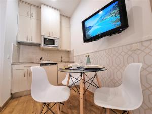 Kuchyň nebo kuchyňský kout v ubytování APARTAMENTOS SAN ANDRES