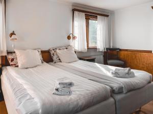 Säng eller sängar i ett rum på Hotell Gyllene Hornet
