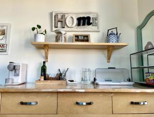 a kitchen with a counter top with a microwave at Balcón Al Mar in Valencia