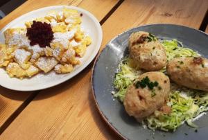 Jedlo v ubytovaní bed & breakfast alebo blízkom okolí